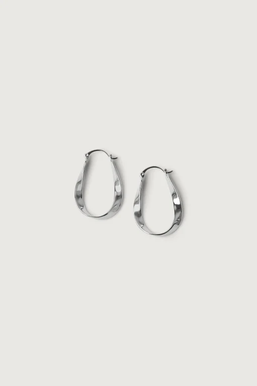 ELONGATED TWISTED HOOPS