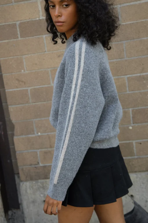 EMBROIDERED OAK SPORT SWEATER