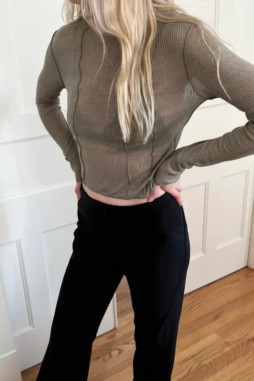 EXPOSED SEAM LONG SLEEVE TOP