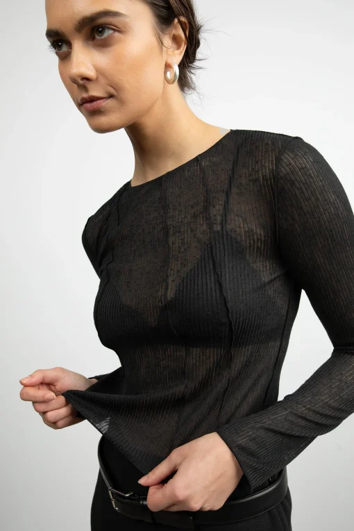 EXPOSED SEAM LONG SLEEVE TOP