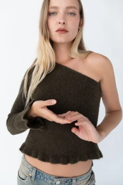 FITTED ONE SLEEVE SWEATER