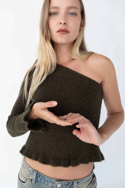 FITTED ONE SLEEVE SWEATER