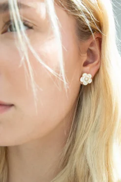 FLOWER EARRING WITH PEARL