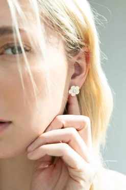 FLOWER EARRING WITH PEARL