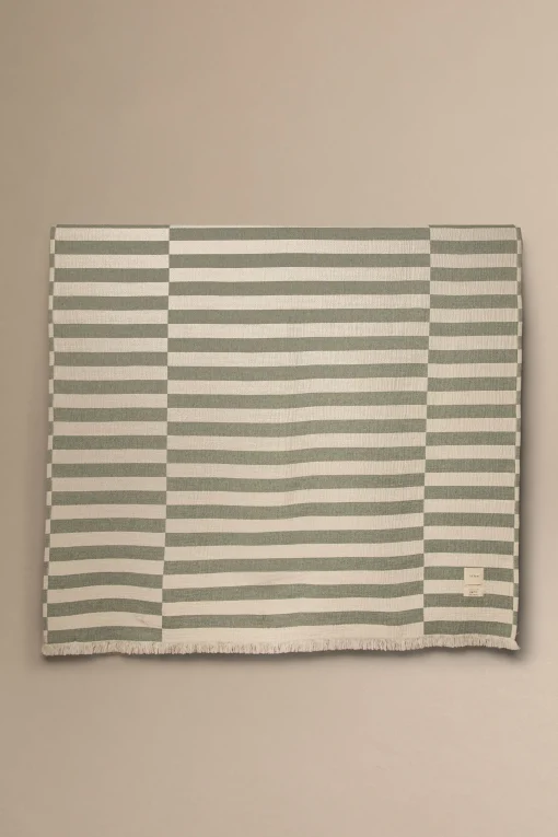 FRACTA COTTON THROW