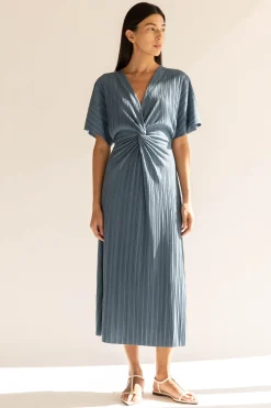 FRONT KNOT PLEATED MIDI DRESS