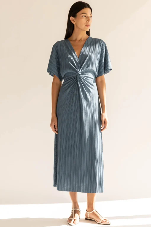 FRONT KNOT PLEATED MIDI DRESS
