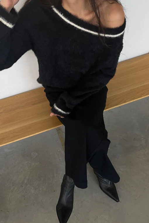 FUZZY CONTRAST DETAIL SWEATER