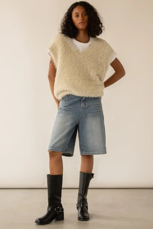 FUZZY SWEATER VEST