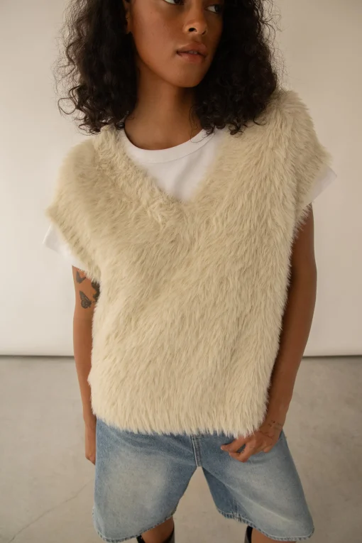 FUZZY SWEATER VEST