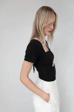 HALTER NECK CUTOUT TEE