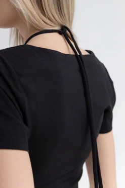 HALTER NECK CUTOUT TEE