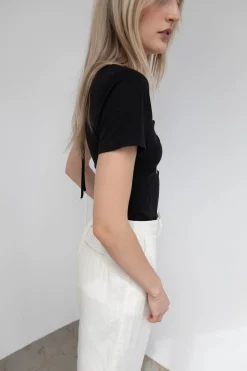 HALTER NECK CUTOUT TEE