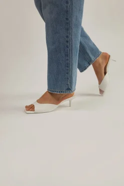 HEELED MULE