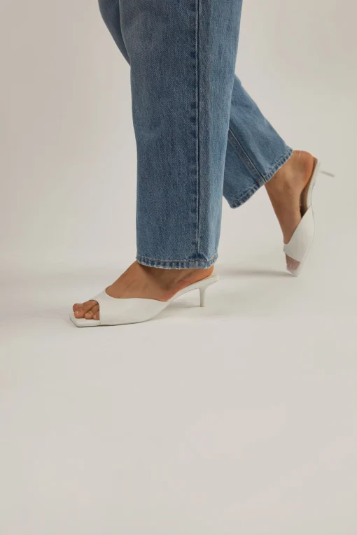 HEELED MULE
