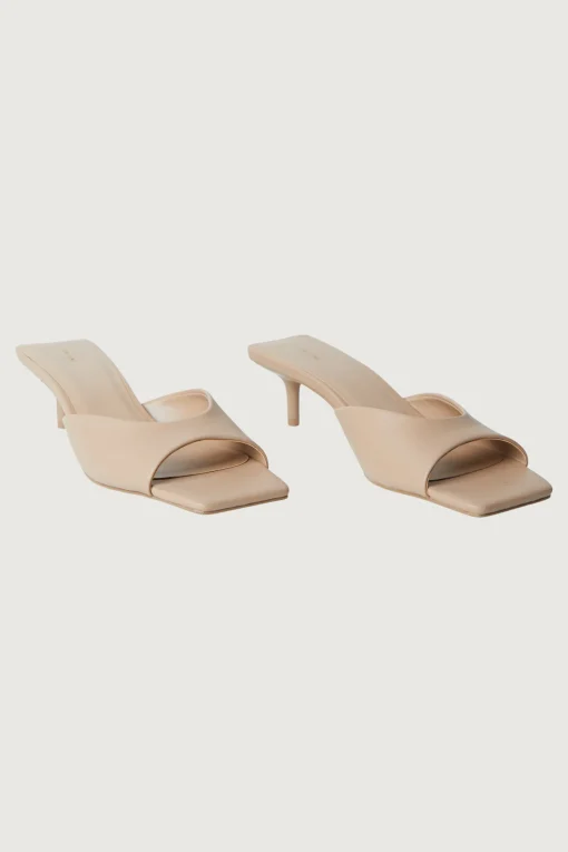 HEELED MULE