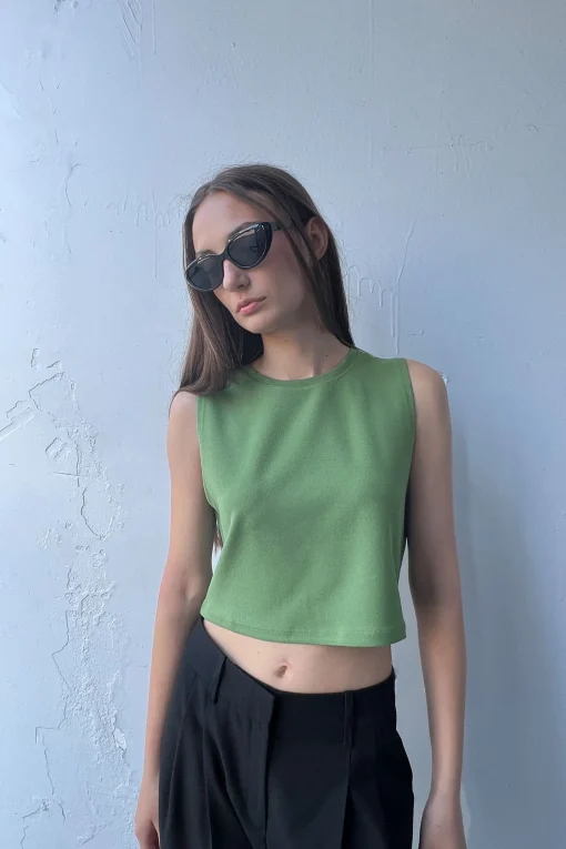 HIGH NECK CROPPED TANK