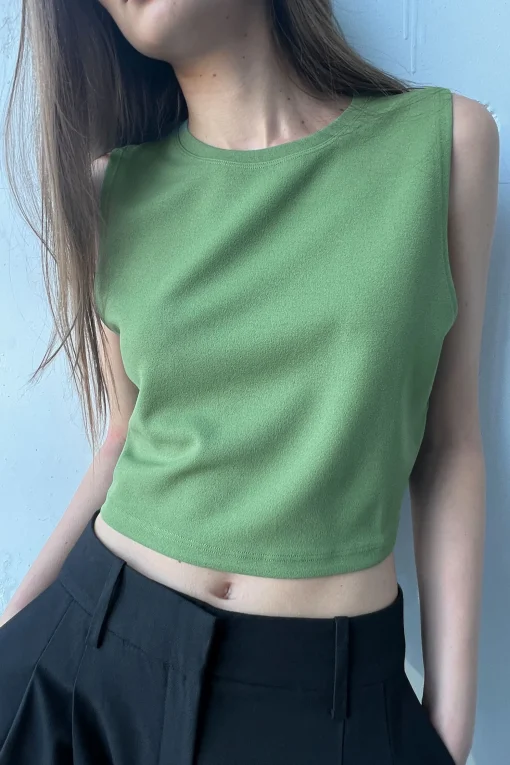 HIGH NECK CROPPED TANK