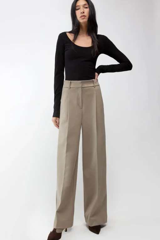HIGH-RISE STRAIGHT LEG TROUSER WITH PLEATS
