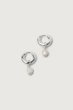 HUGGIE HOOP WITH PEARL PENDANT