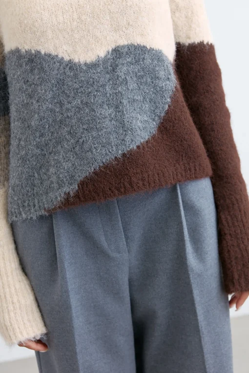 INTARSIA KNIT SWEATER