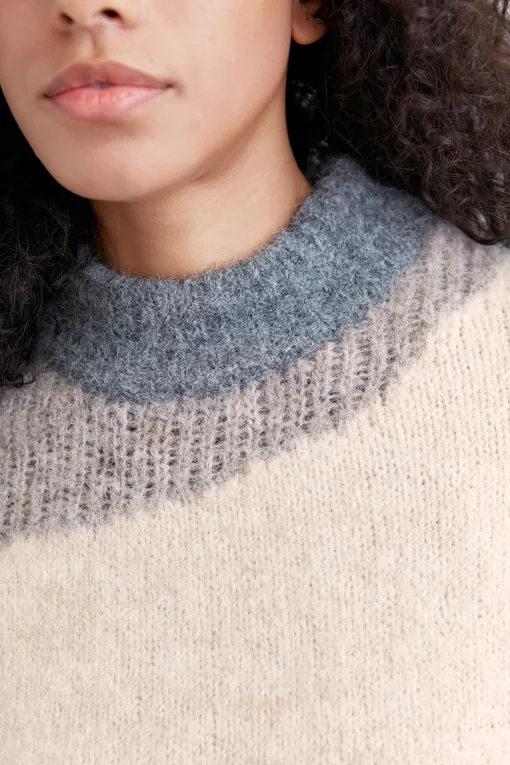 INTARSIA KNIT SWEATER