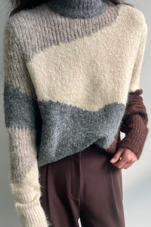 INTARSIA KNIT SWEATER