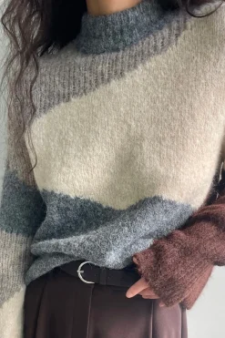 INTARSIA KNIT SWEATER