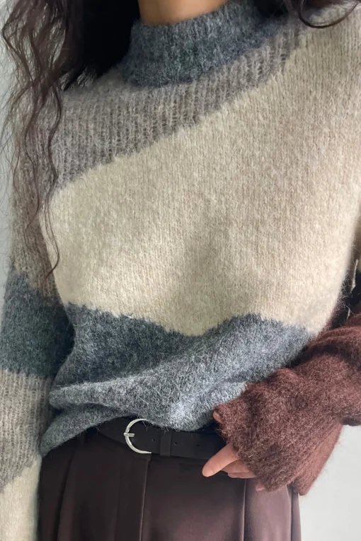 INTARSIA KNIT SWEATER