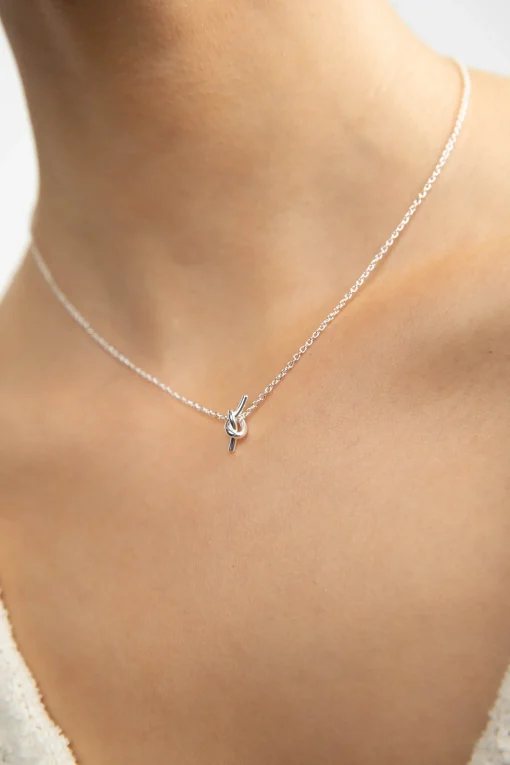 KNOT NECKLACE