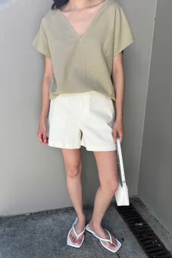 LINEN BLEND V-NECK BLOUSE