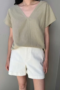 LINEN BLEND V-NECK BLOUSE
