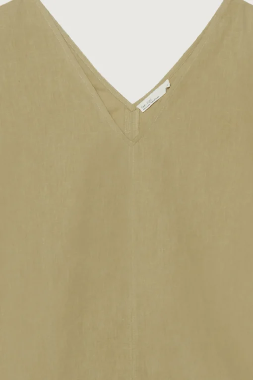 LINEN BLEND V-NECK BLOUSE