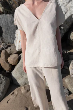 LINEN BLEND V-NECK BLOUSE