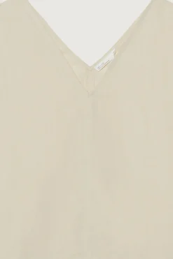 LINEN BLEND V-NECK BLOUSE