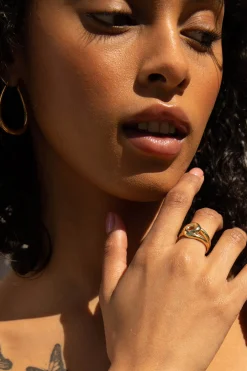 LOOPED RING