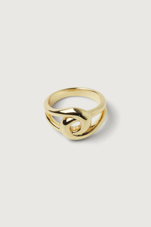 LOOPED RING