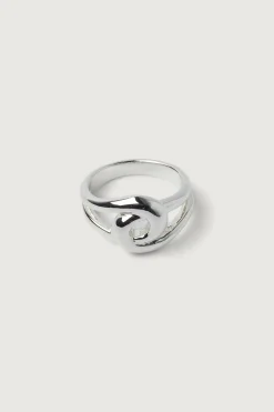 LOOPED RING