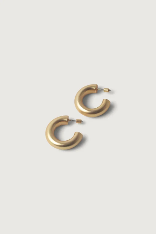 MATTE HOOP EARRING