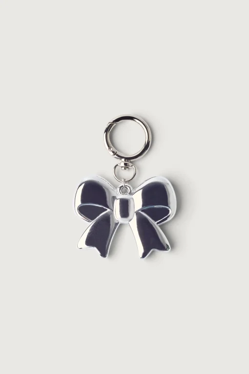 METAL RIBBON BAG CHARM