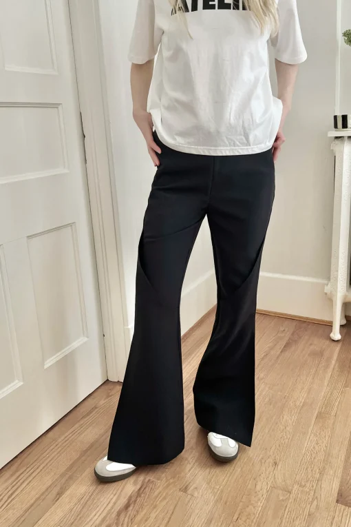 MID-RISE FLARED PANT