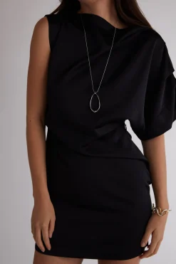 NECKLACE WITH LARGE PENDANT