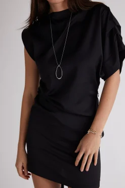 NECKLACE WITH LARGE PENDANT