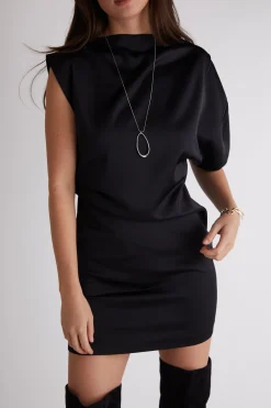 NECKLACE WITH LARGE PENDANT