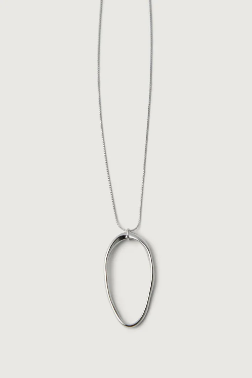 NECKLACE WITH LARGE PENDANT