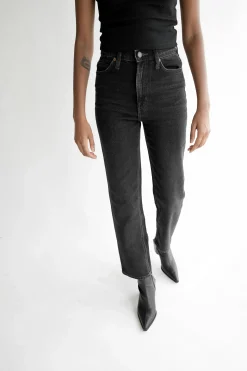 OAK ESSENTIAL STRAIGHT LEG HIGH-RISE JEAN