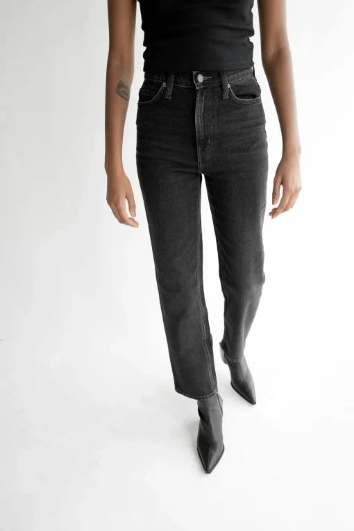 OAK ESSENTIAL STRAIGHT LEG HIGH-RISE JEAN