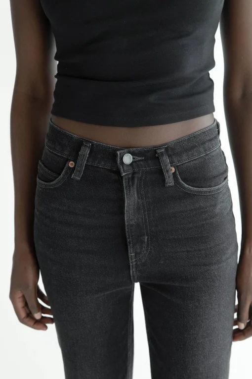 OAK ESSENTIAL STRAIGHT LEG HIGH-RISE JEAN