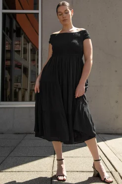 OFF THE SHOULDER CRINKLED MIDI TIERED DRESS