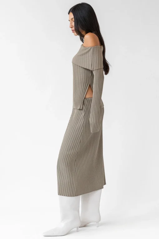 OFF THE SHOULDER LONG SLEEVE TOP